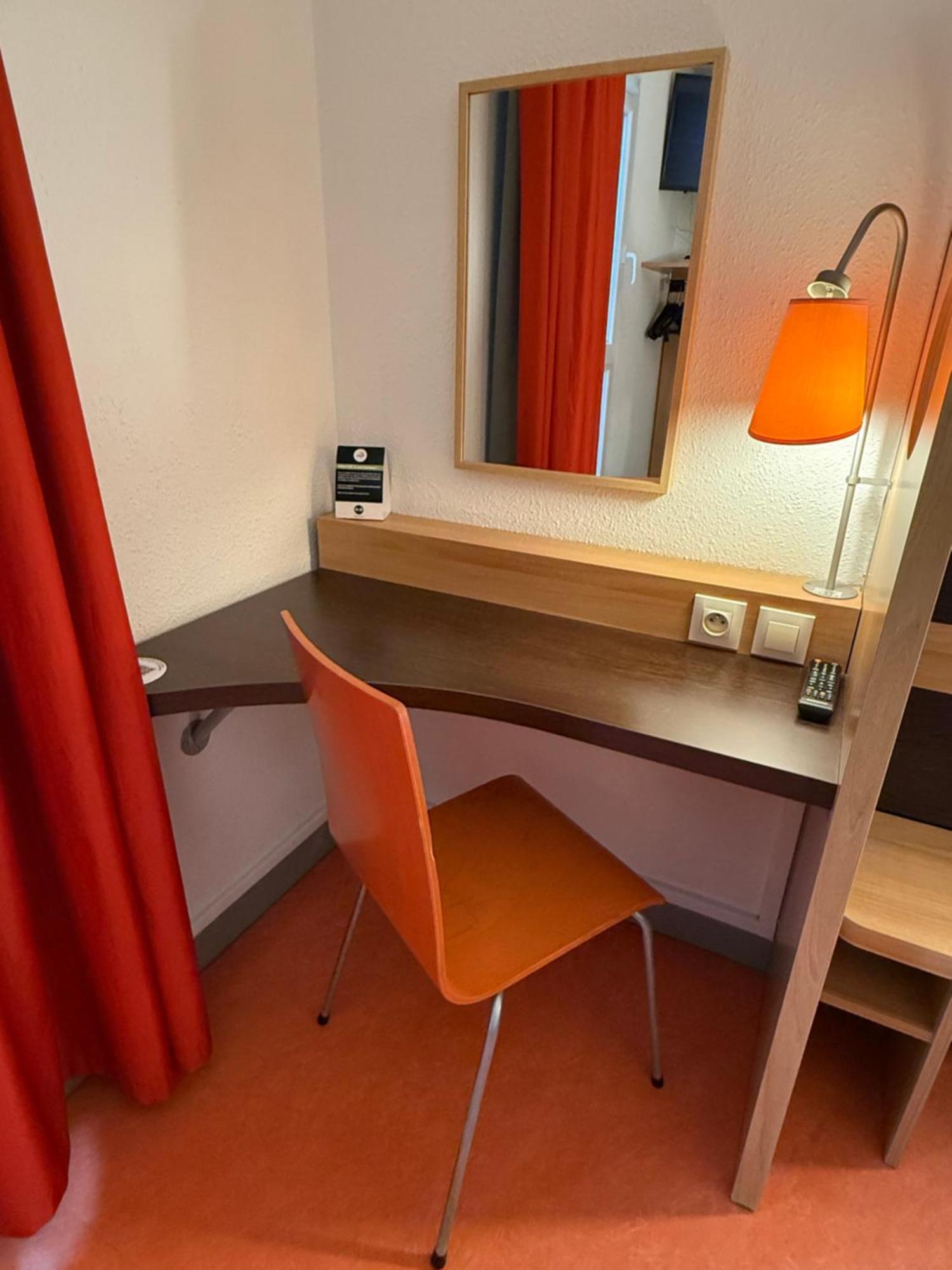 B&B Hotel Lisieux Parc Des Expositions Bagian luar foto