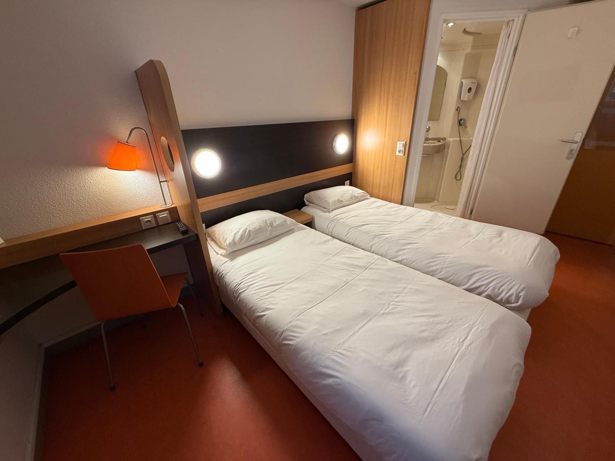 B&B Hotel Lisieux Parc Des Expositions Bagian luar foto